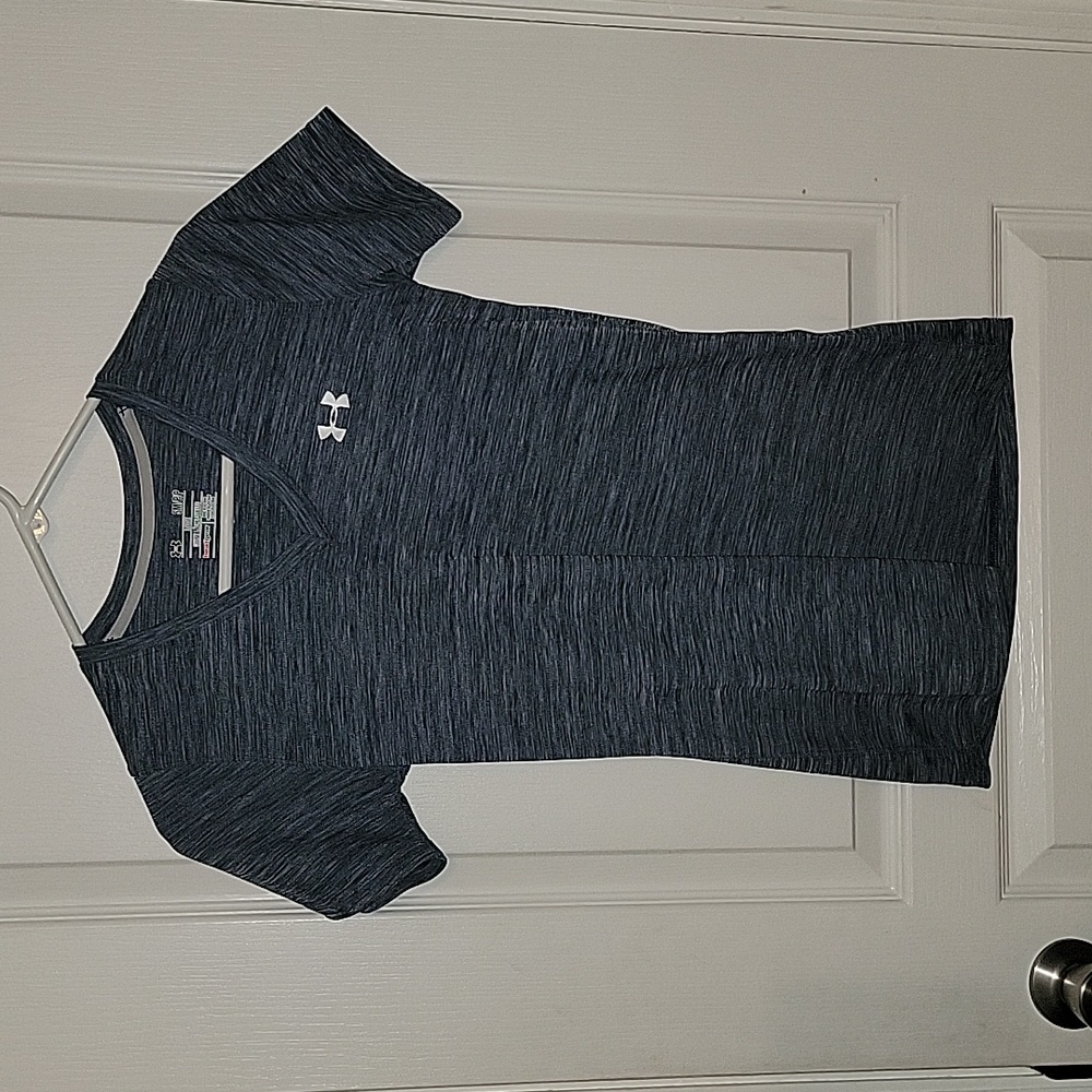 Under Armour Women's Small Loose Short Sleeve Shirt